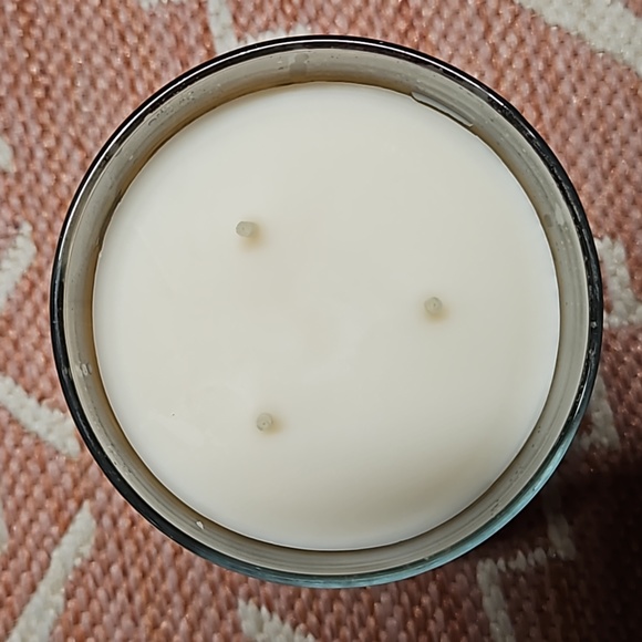 Warm Vanilla Woods Goosecreek candles - Picture 3 of 6